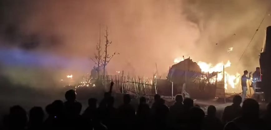 आगलागीबाट ७ घर नष्ट