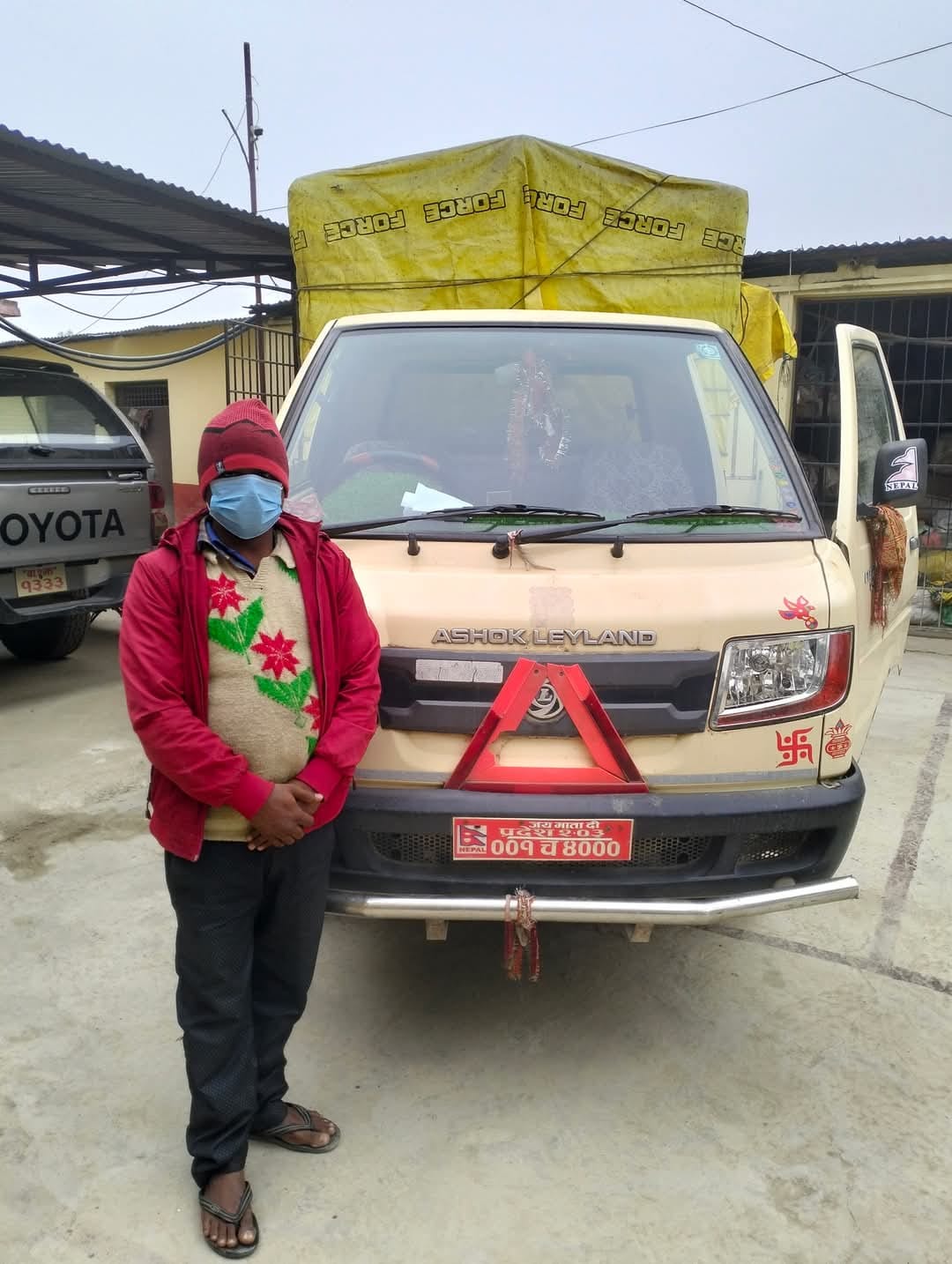 अबैध किराना सामान बोकेको पिकअप भ्यान सहित चालक पक्राउ