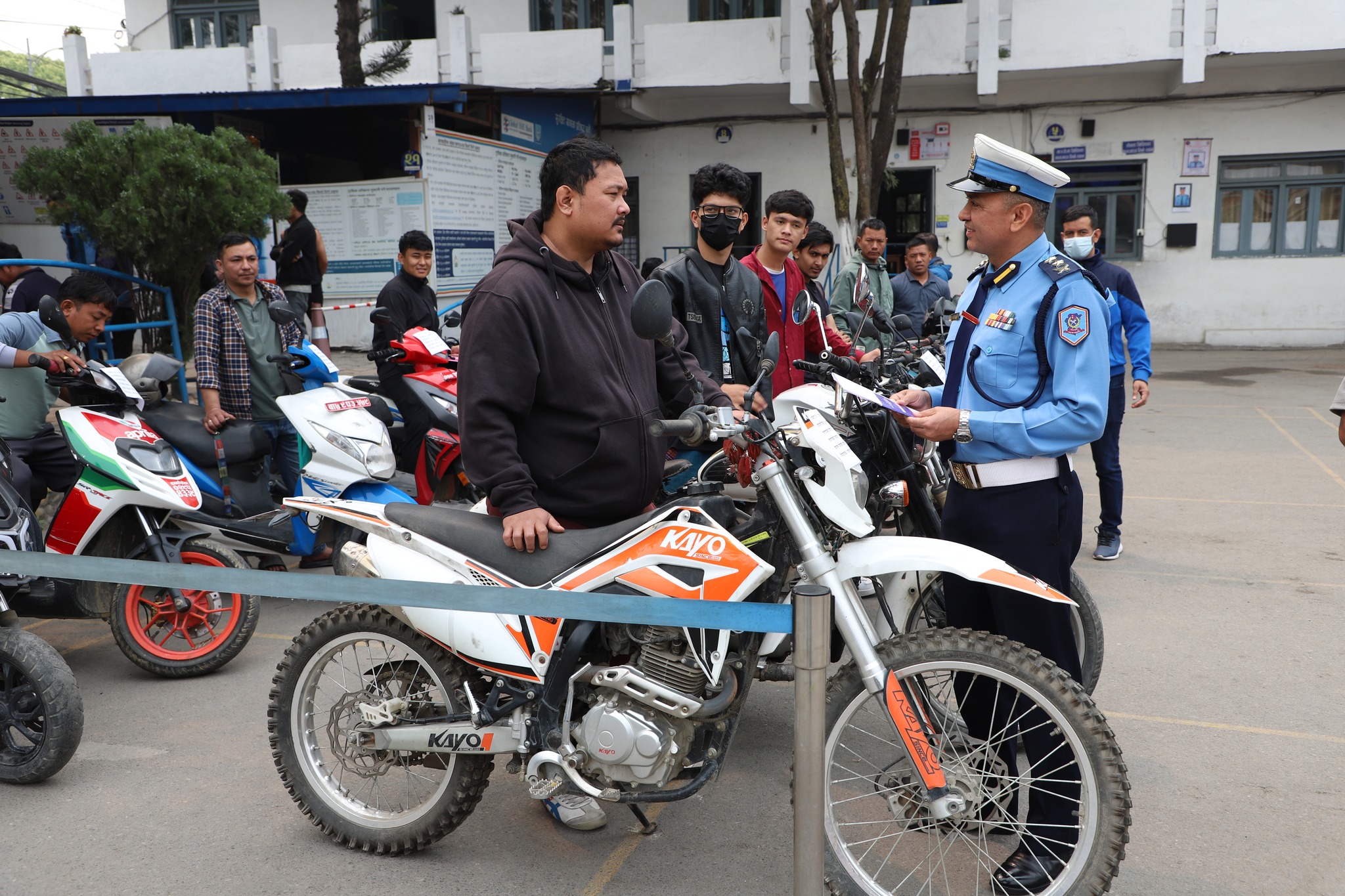 चोरी भएका २० ओटा दुई पाङग्रे सवारी साधन धनीलाई हस्तान्तरण