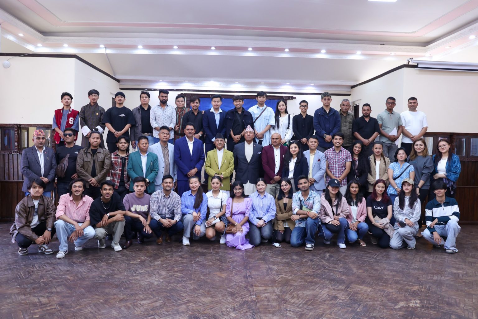 प्रधानमन्त्रीसँग `मेरो डान्स युनिभर्स´ टिमसँग भेटघाट