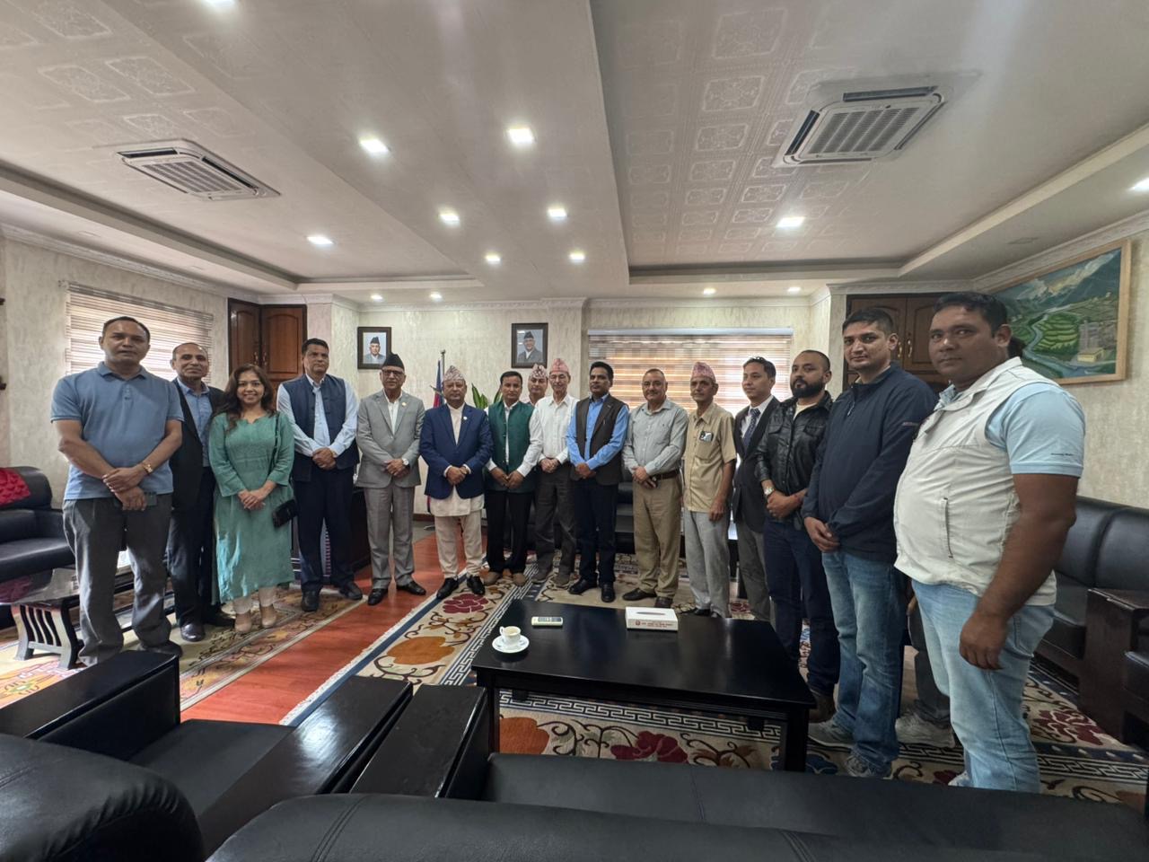 पूर्वमन्त्री बडूको नेतृत्वमा सर्वदलीय प्रतिनिधि मण्डलद्वारा उर्जा मन्त्रीसँग भेटवार्ता