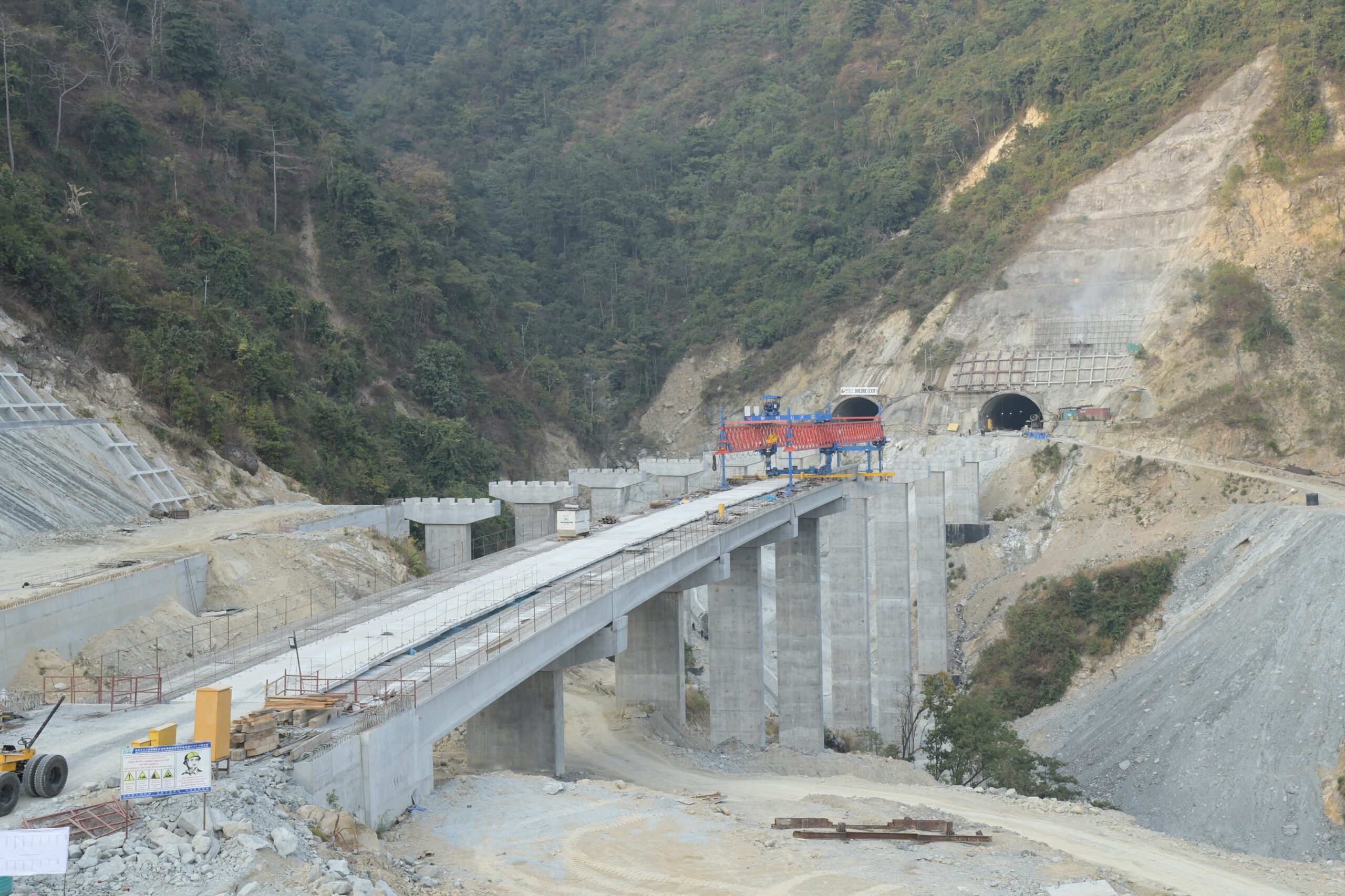 फास्ट ट्रयाकको काम हालसम्म ४३ प्रतिशत मात्रै सम्पन्न (फाेटाेफिचर)