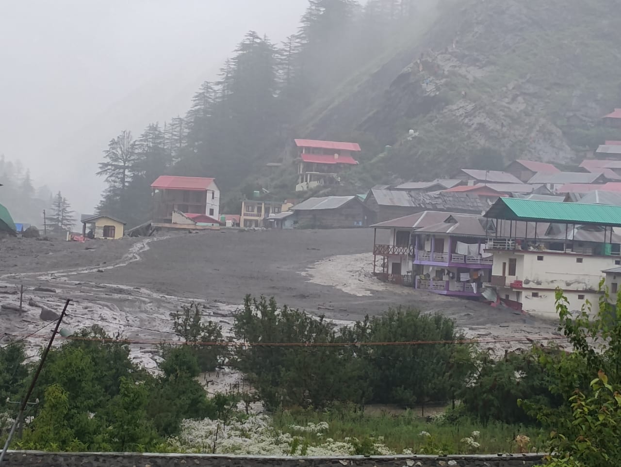 धाराली बाढी त्रासदी : हराइरहेका व्यक्तिको खोजीमा भारतीय सेनाको व्यापक उद्धार अभियान