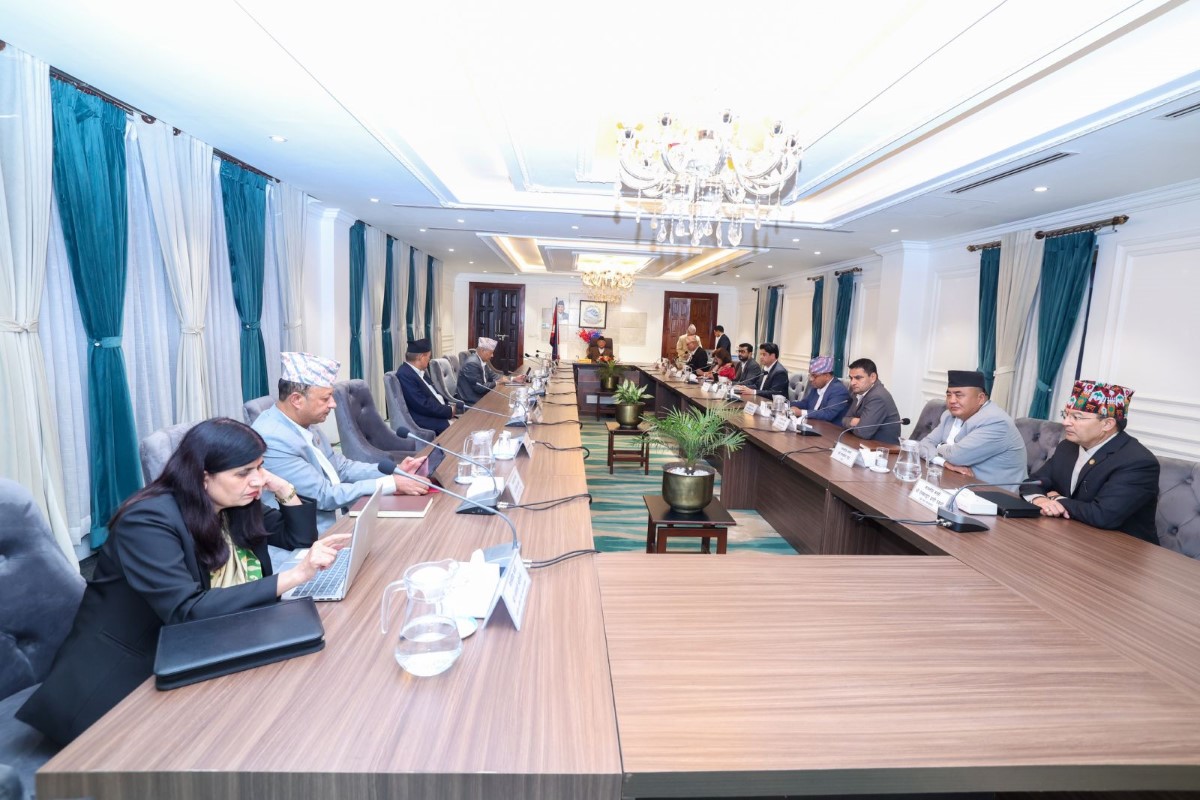 प्रधानमन्त्रीको सरकारी निवास बालुवाटारमा मन्त्रिपरिषद् बैठक जारी