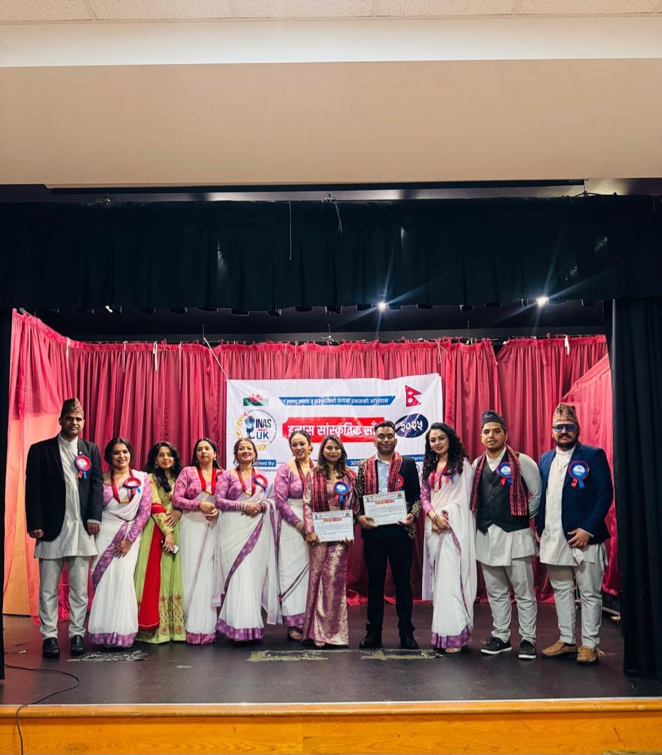 इनास वेल्सको टोली कलाकारहरुसँग