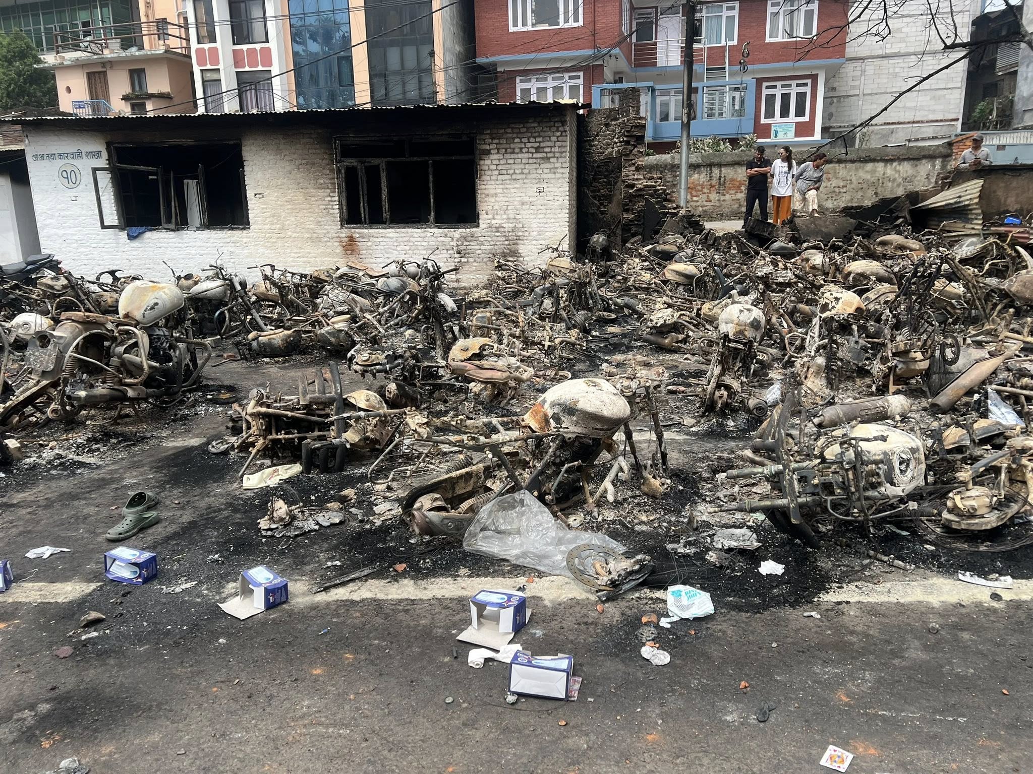 सिंहदरबारभित्र जलेका सवारी साधन बानेश्वर सारिए