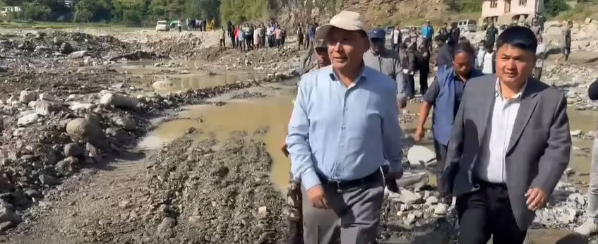 मन्त्री कुलमान घिसिङद्वारा बीपी राजमार्गको अवलोकन, असोज २४ सम्म ट्र्याक खुलाउने निर्देशन