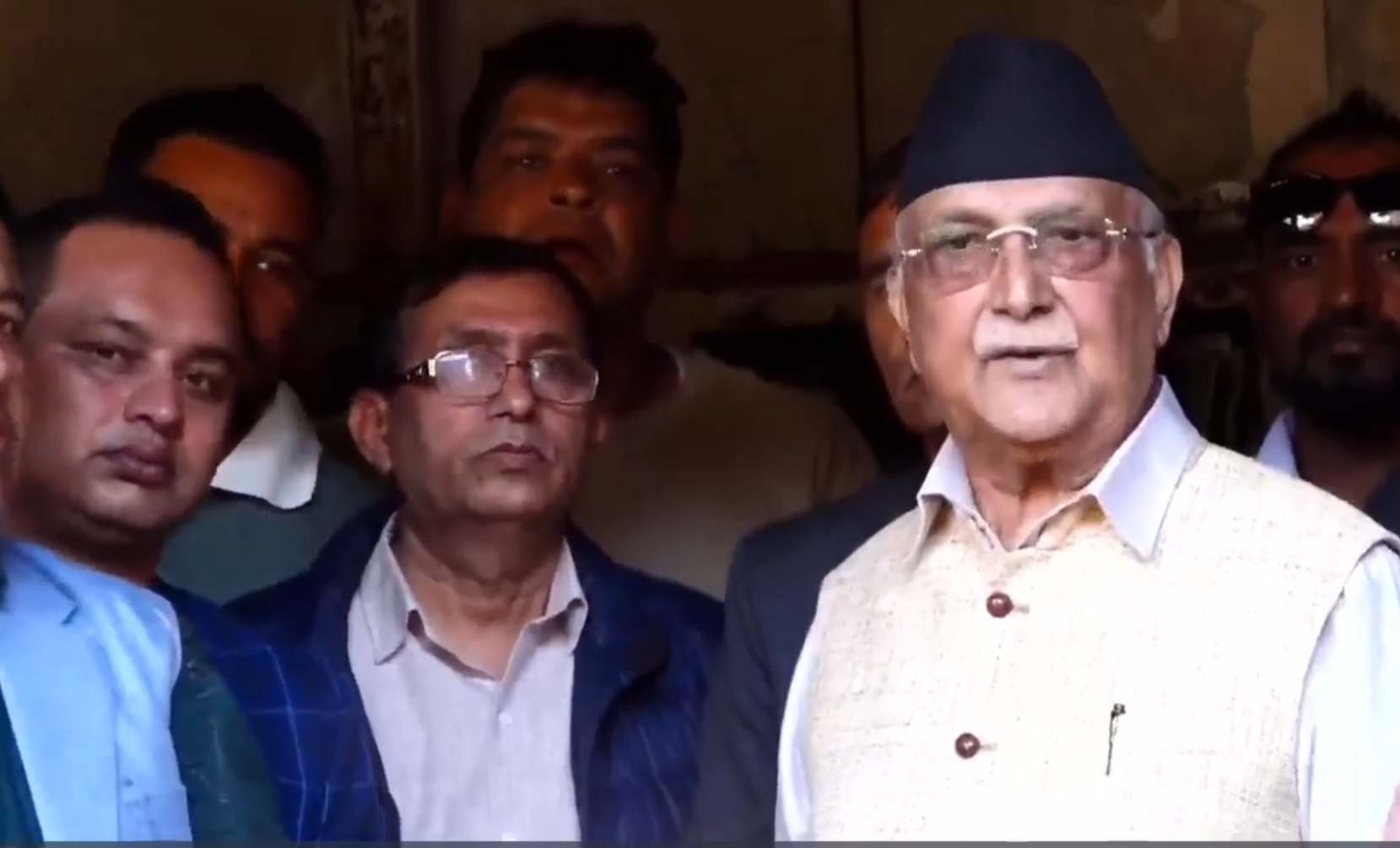 जलेर ध्वस्त भएको घर हेर्न पहिलो पटक बालकोट पुगे ओली