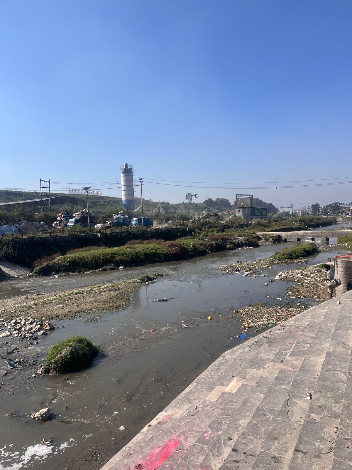 बागमती नदी किनारका बेवारिसे सवारी साधन हटाउन सुरु