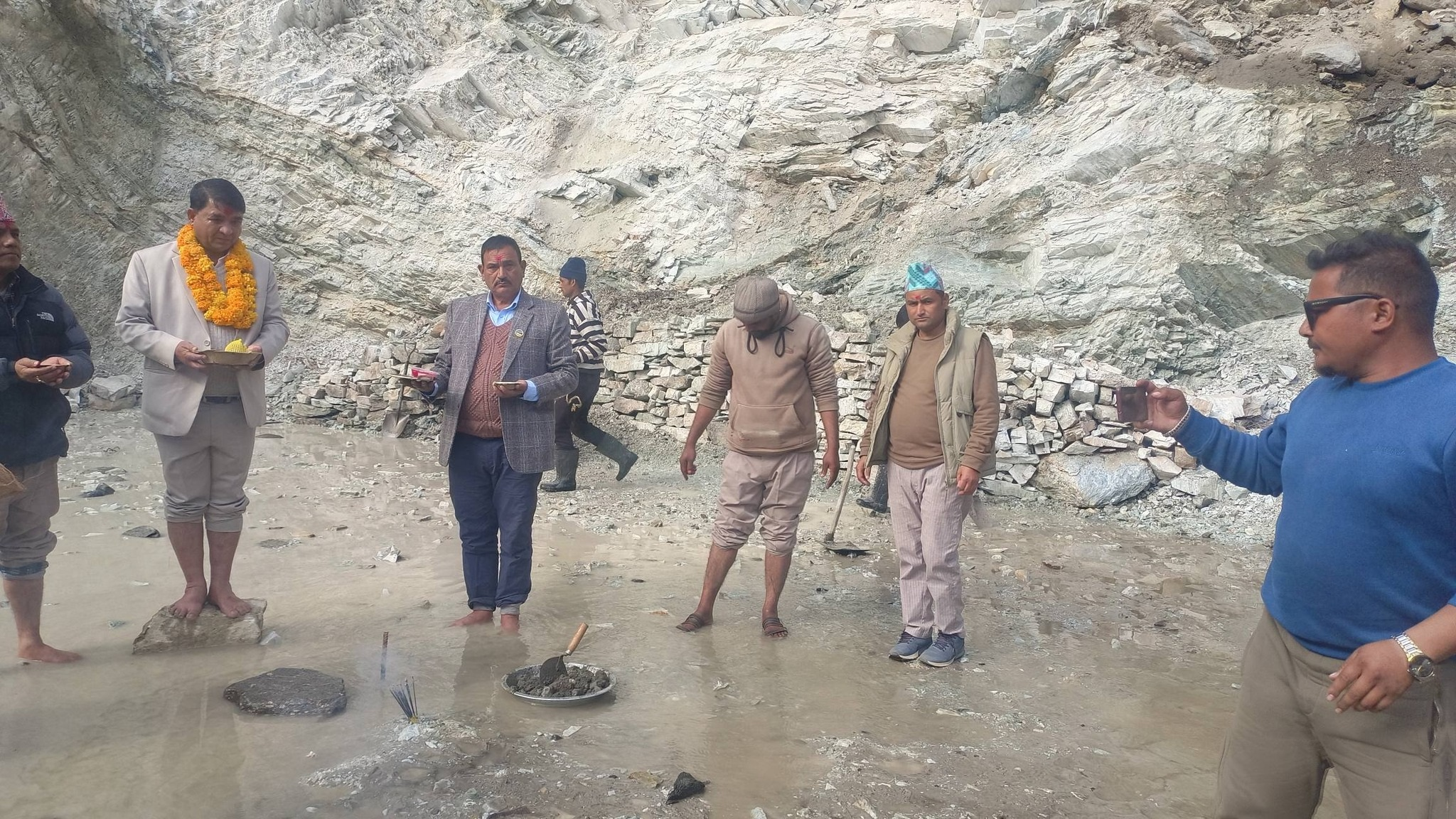 बाजुराको रजातोली सडक पुल मन्त्री पालद्वारा शिलान्यास