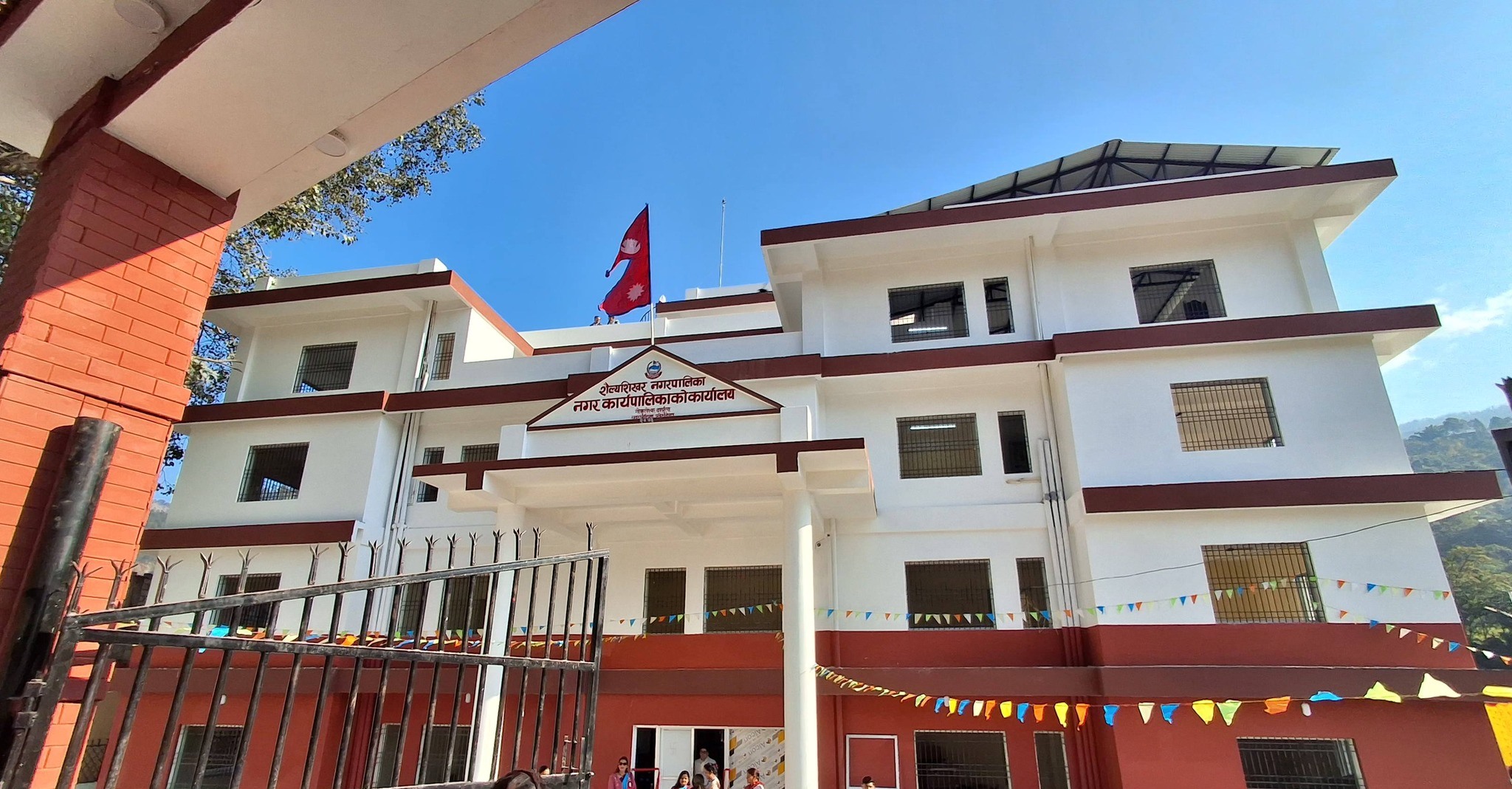 शैल्यशिखर नगरपालिका आफ्नै सुविधायुक्त भवनमा सर्‍यो