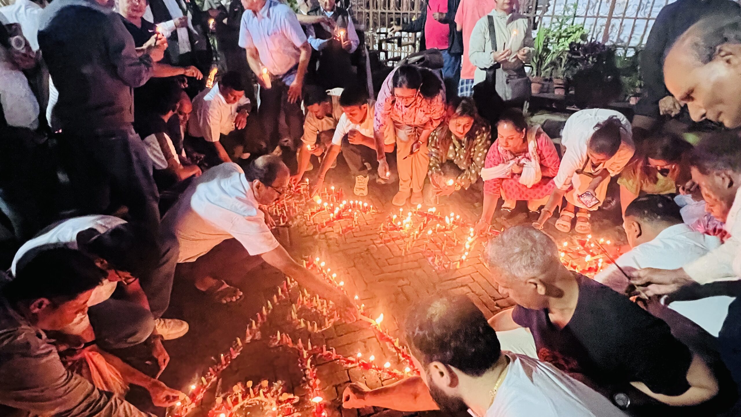 भोटेकोशी बाढीमा ज्यान गुमाएकाको सम्झनामा महाबौद्धमा दीप प्रज्वलन